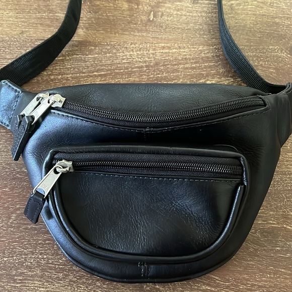 Latico Black Leather Fanny Pack/Sling bag - Picture 3 of 12